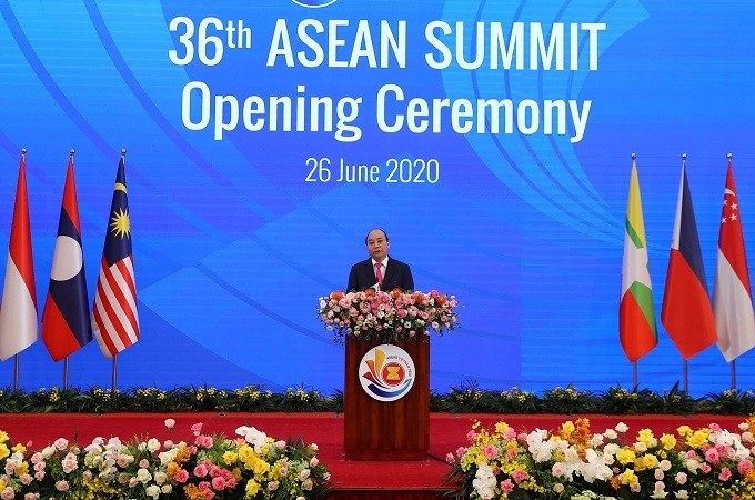 Prime Minister Nguyen Xuan Phuc speaks at the opening ceremony of the 36th ASEAN Summit.