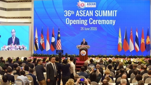 Prime Minister Nguyen Xuan Phuc addresses the 36th ASEAN Summit. (Photo: NDO/Tran Hai)