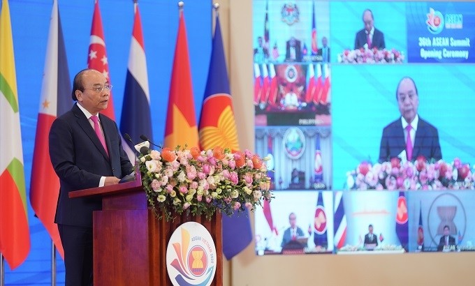 Prime Minister Nguyen Xuan Phuc speaks at the opening ceremony of the 36th ASEAN Summit. (Photo: VGP)