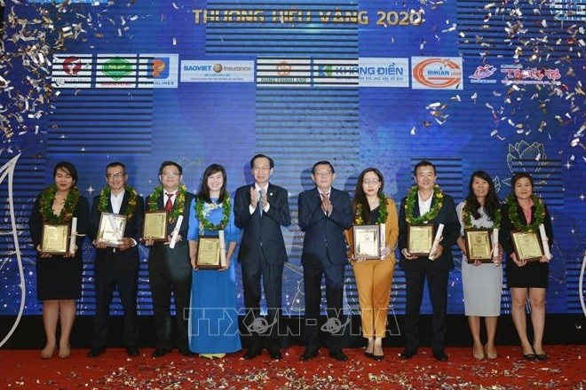 Representatives of businesses receive the 'Golden Brand Name' prize. (Photo: VNA)