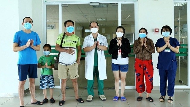 Recovered COVID-19 patients released on June 29, 2020. (Photo: VNA)