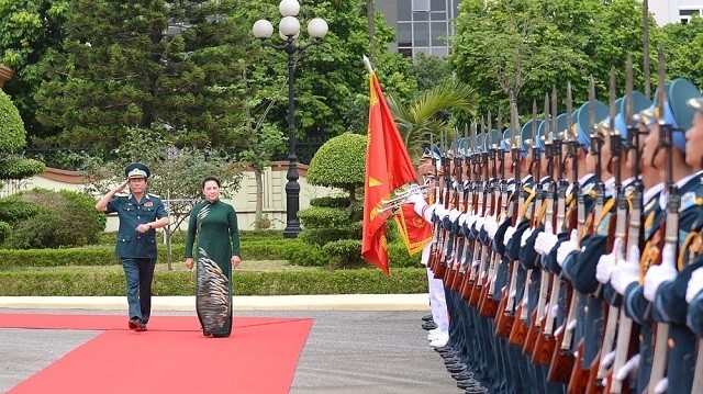 NA Chairwoman Nguyen Thi Kim Ngan visits the Air Force - Air Defence Service in Hanoi on July 1, 2020. (Photo: VOV)