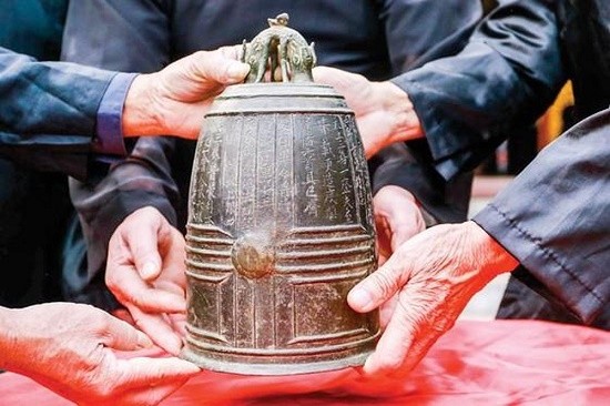 The bell is a unique antique and the only of its kind dating back to the Ngo Dynasty (10th century) that has been found in Vietnam so far.