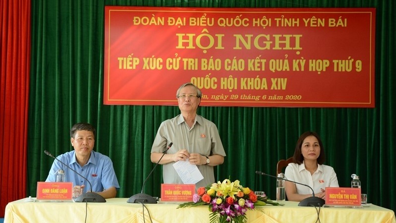 Politburo member Tran Quoc Vuong speaking at the meeting with voters 