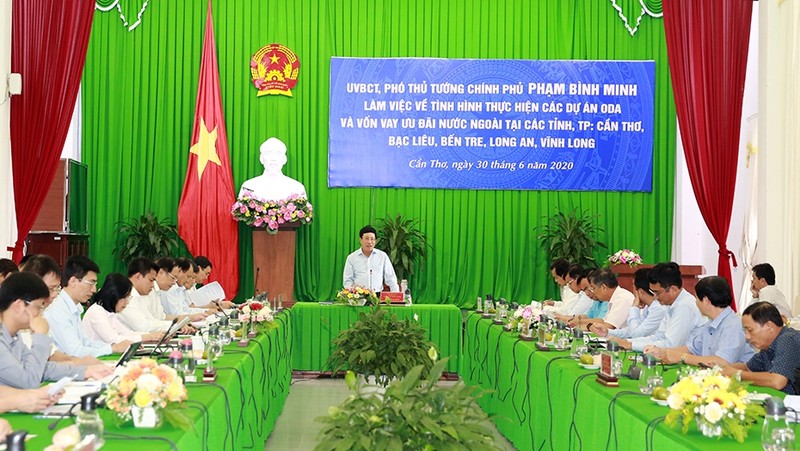 Deputy Prime Minister and Foreign Minister Pham Binh Minh speaking at the meeting. (Photo: VGP)