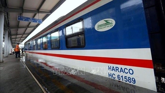Hanoi has launched multiple discounts on train tickets to stimulate domestic tourism. (Photo: VNA)