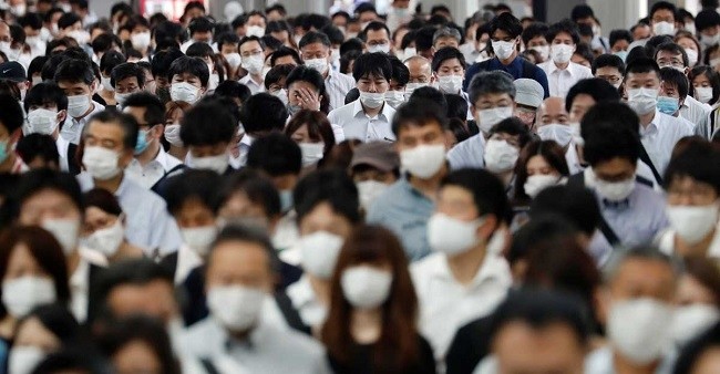 People wearing protective masks amid the COVID-19 outbreak, make their way  during rush hour at a railway station in Tokyo, Japan, July 3, 2020.  (Photo: Reuters)