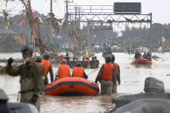 Local residents are rescued by Japanese Self-Defence Force soldiers using a boat at a flooding area caused by a heavy rain in Kuma village. (Photo: Reuters)
