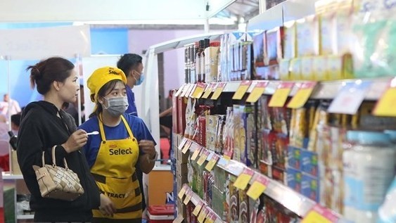 Domestic consumption continues to be critical to boost economic recovery. (Photo: VNA)