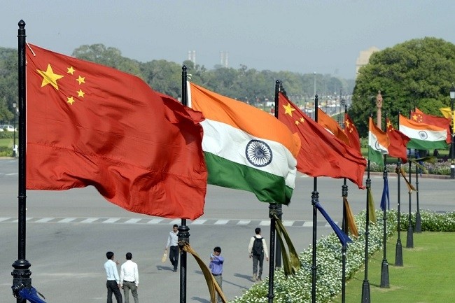 (Illustrative image). Indian and Chinese national flags flutter side by side at the Raisina hills in New Delhi, India, on Sept. 16, 2014. (File photo: Xinhua)