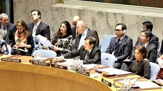 Ambassador Dang Dinh Quy, Permanent Representative of Vietnam to the UN, taps the gavel to start a debate. (Photo: VNA) 