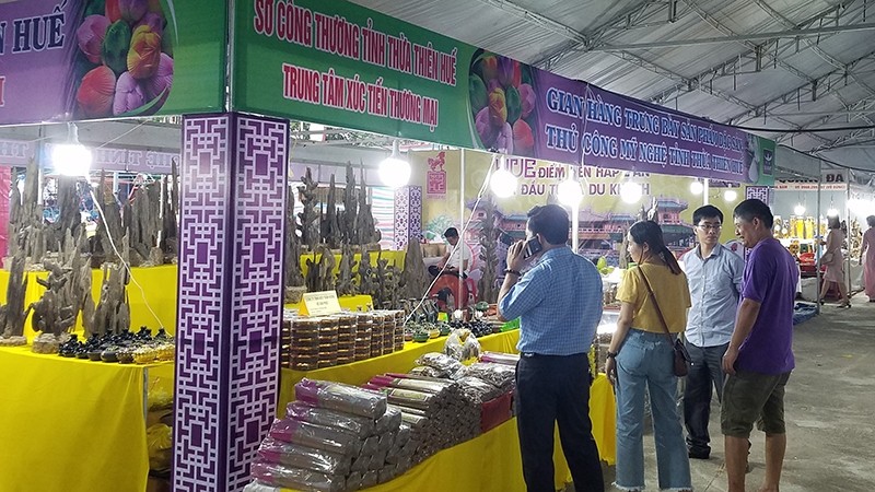A pavilion showcasing products from Thua Thien Hue Province. (Photo: NDO)