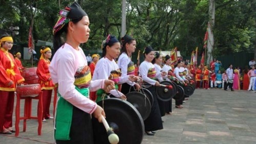 A performance of Muong ethnic minority people's gongs (Photo: vanhoadoisong.vn)