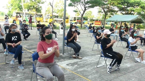 Some Vietnamese citizens prepare to leave a quarantine site in Quang Nam province. (Photo: VNA)