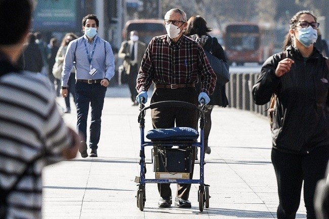 People in protective masks walk in a street of Santiago, Chile, May 14, 2020. As of Monday, Chile has reported 315,041 confirmed cases of COVID-19 and 6,979 deaths. (Photo: Xinhua)