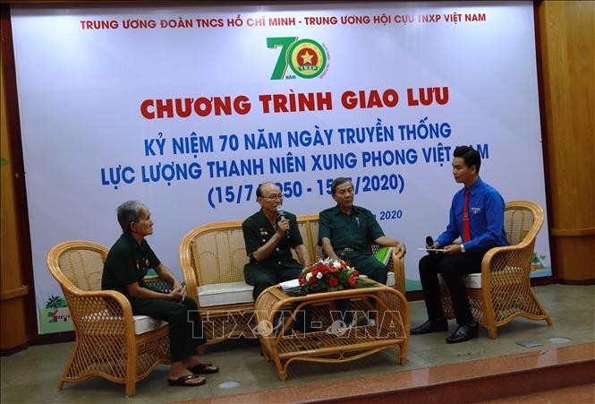 Former youth volunteers shared their memories of joining the past resistant wars at a gathering held in Tay Ninh on July 15. (Photo: VNA)