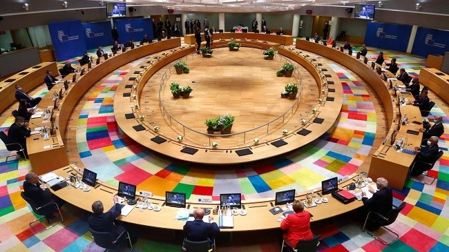 EU extends summit to Sunday after deadlock over COVID recovery plan