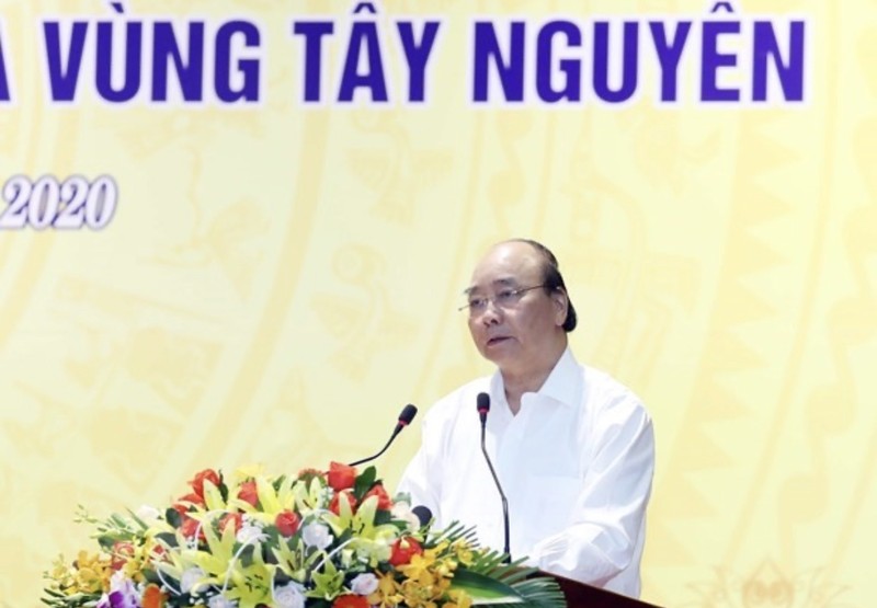 PM Nguyen Xuan Phuc speaks at the meeting. (Photo: VNA)
