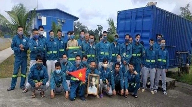 Vietnamese workers in Equatorial Guinea in a group photo sent home via social network.