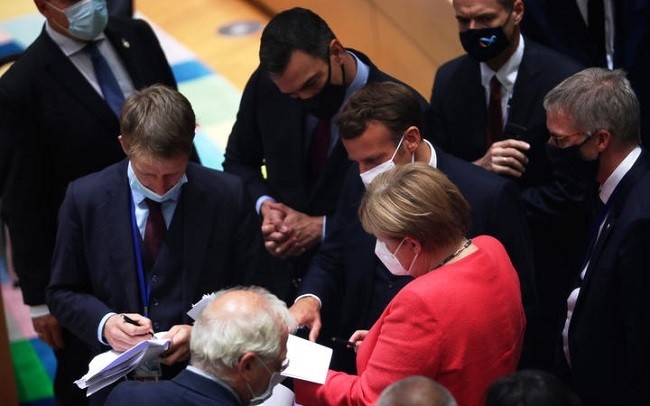 European Union leaders during a round table meeting at an EU summit over a post-virus economic rescue plan in Brussels, on July 20, 2020. (Photo: AFP)