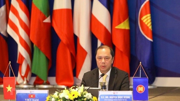 Deputy Foreign Minister Nguyen Quoc Dung speaks at the meeting. (Photo: VNA)