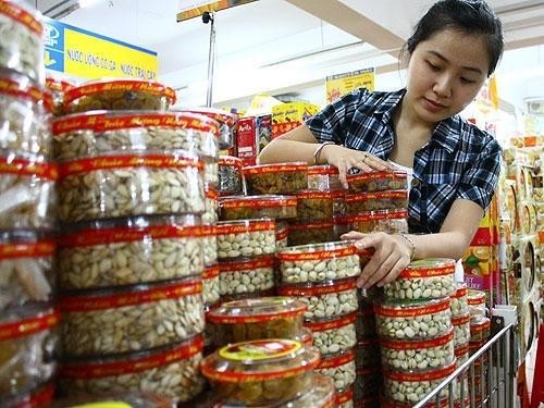 Enterprises have stockpiled a large amount of goods for the coming Tet holiday.