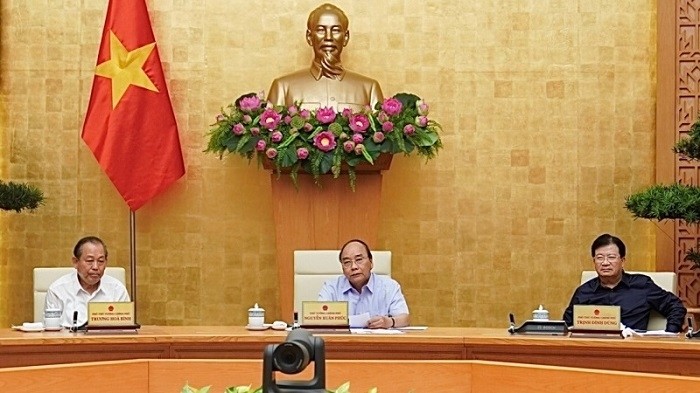 Prime Minister Nguyen Xuan Phuc (C) chairs a Government meeting on COVID-19 prevention and control on July 27, 2020. (Photo: NDO/Tran Hai)