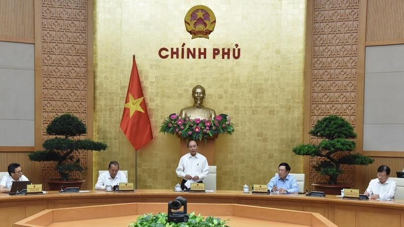Prime Minister Nguyen Xuan Phuc speaking at the meeting on Covid-19