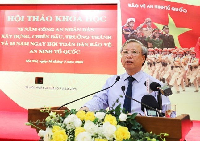 Politburo member and permanent member of the Party Central Committee's Secretariat Tran Quoc Vuong speaks at the symposium. (Photo: VOV)