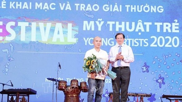 The first prize winner honoured at the awards ceremony (Photo: VNA)