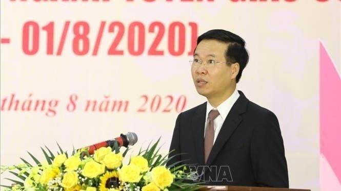 Politburo member, Secretary of Party Central Committee (PCC) and Head of the PCC's Commission for Communications and Education, Vo Van Thuong, speaking at the ceremony. (Photo: VNA)