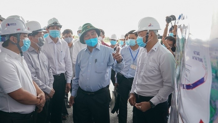 Prime Minister Nguyen Xuan Phuc inspects construction progress of Trung Luong-My Thuan Expressway (Photo: VGP)