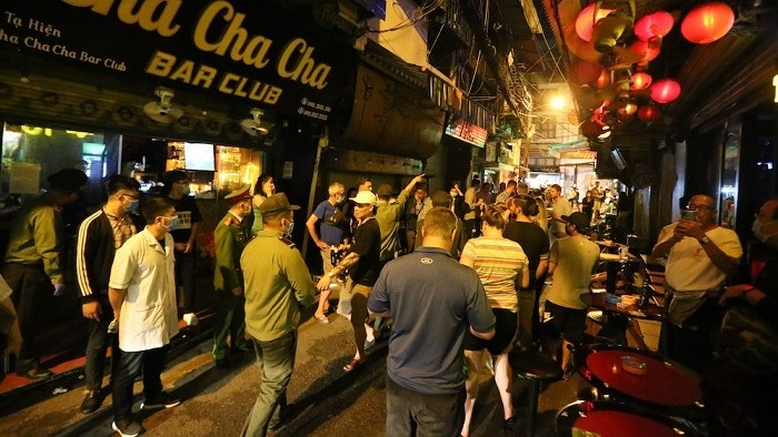 Hanoi orders closure of bars, karaoke venues and roadside stalls