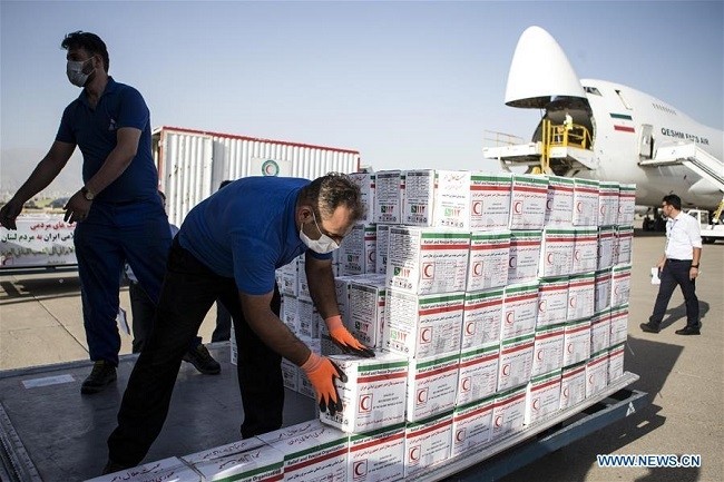 Workers prepare to load boxes of food and medical supplies to an airplane at Mehrabad International Airport in Tehran, Iran, on Aug. 5, 2020. (Photo: Xinhua)
