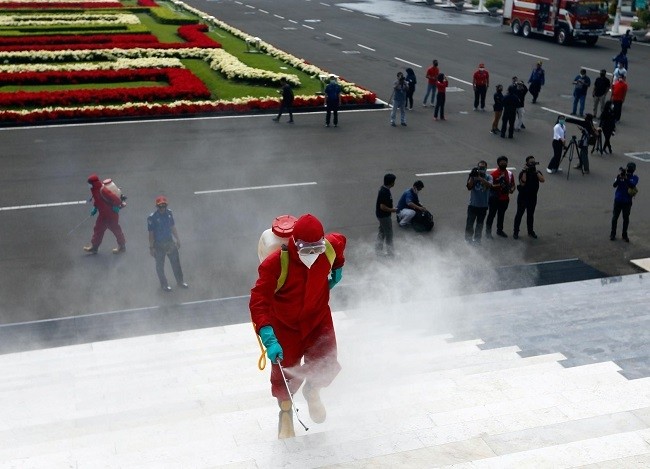 Firefighters wearing protective suits spray disinfectant in the Indonesian Parliament amid the coronavirus disease (COVID-19) outbreak, in Jakarta, Indonesia, August 9, 2020. (Photo: Reuters)