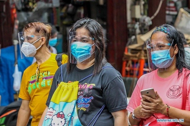 People wearing face shields and masks are seen at a market in Manila, the Philippines on Aug. 11, 2020. The number of confirmed COVID-19 cases in the Philippines surged to 139,538 after the Department of Health (DOH) reported 2,987 new daily cases on Tuesday. (Photo: Xinhua)