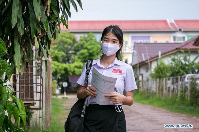 A student is on her way home after school in Vientiane, Laos, June 2, 2020. (Photo: Xinhua)