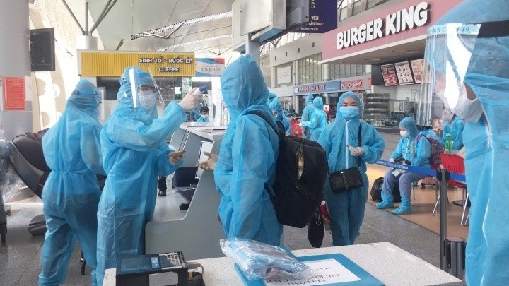 Passengers have their body temperatures checked at Da Nang Airport.