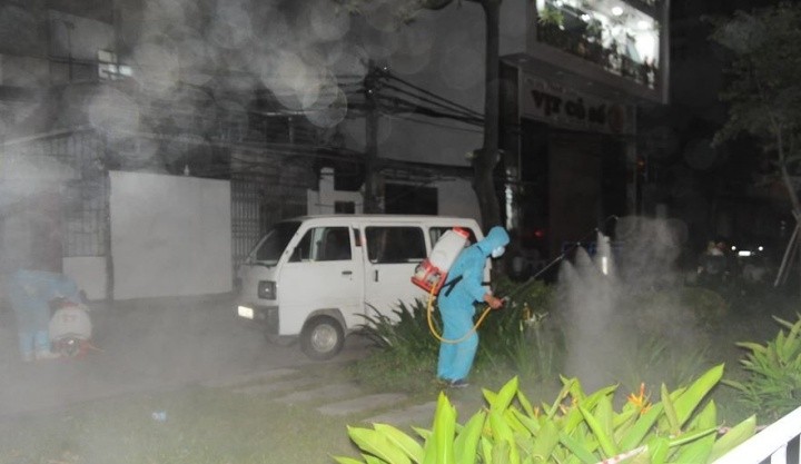  Spraying disinfectants on Ngo Quyen Street, Hai Duong City.