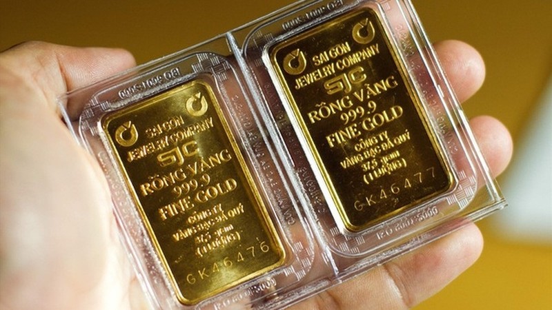 Domestic gold opens new week down by more than half a million