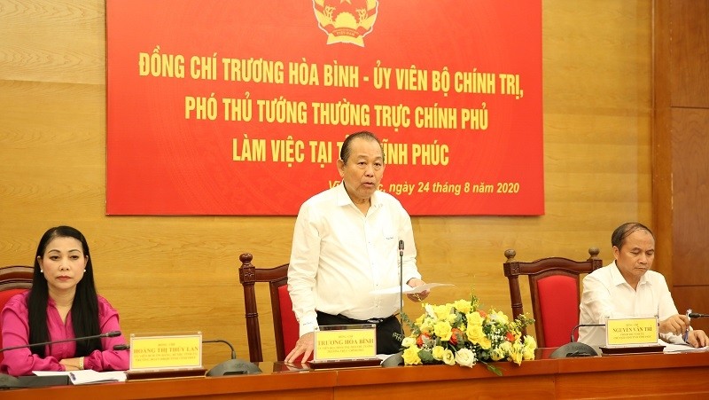 Deputy PM Truong Hoa Binh at the meeting with Vinh Phuc leaders (Photo: VGP)