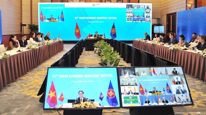 The 52nd ASEAN Economic Ministers’ Meeting (AEM-52) was chaired by Vietnamese Minister of Industry and Trade Tran Tuan Anh. (Photo: Ha Noi Moi)