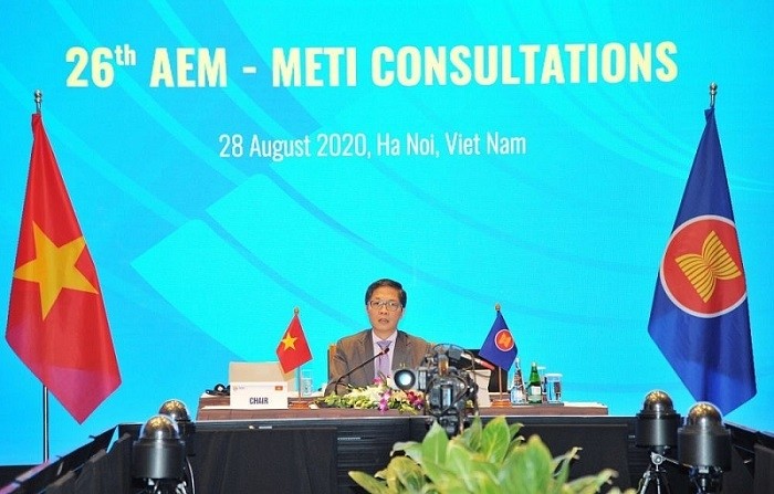 Minister of Industry and Trade Tran Tuan Anh co-chairs the consultation. 