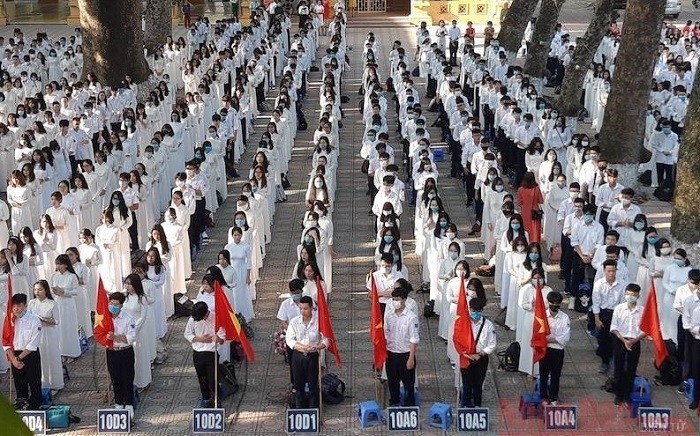 Tenth grade students of the Phan Dinh Phung High School (Hanoi) during the opening ceremony of the 2020-2021 academic year on September 5 morning.