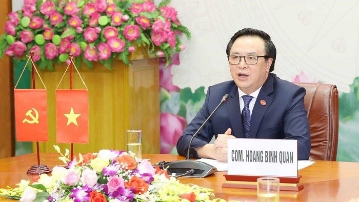 Head of the Communist Party of Vietnam Central Committee’s Commission for External Relations Hoang Binh Quan speaks at the talks. (Photo: VNA)