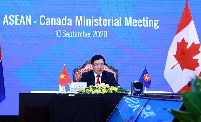Deputy Prime Minister and Foreign Minister Pham Binh Minh attends the ASEAN-Canada Ministerial Meeting. (Photo: VGP)