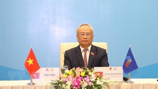 NA Vice Chairman Uong Chu Luu chairing the meeting (Photo: VNA)
