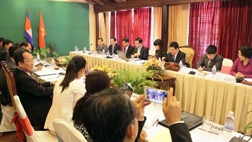 At a negotiation round on the draft treaty on the Transfer of Sentenced Persons between Vietnam and Cambodia held in Siem Reap, Cambodia in March 2016. (Photo: NDO)