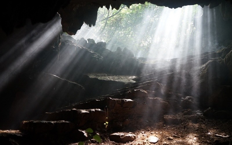 Inside Thien Ha cave 