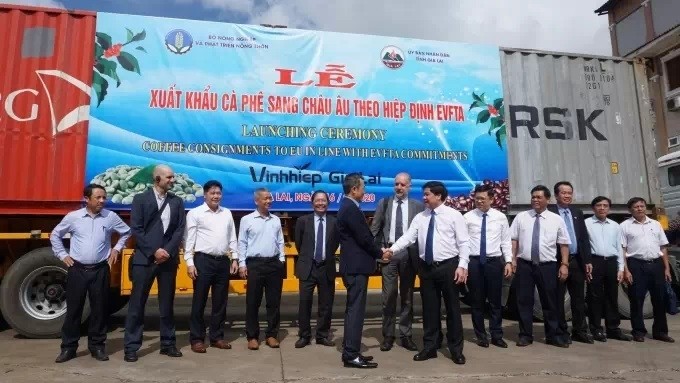 The ceremony to launch Vietnam's first coffee shipment to the EU under the EVFTA. (Photo: Nong Nghiep)
